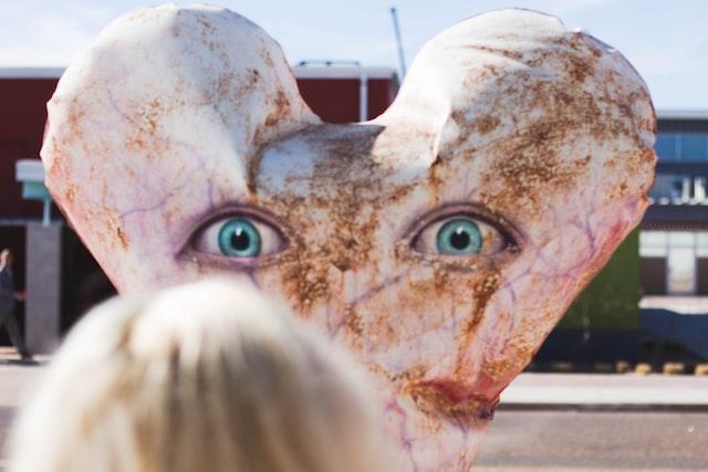 WHAT YOUR EYES CAN TELL YOU ABOUT THE HEART